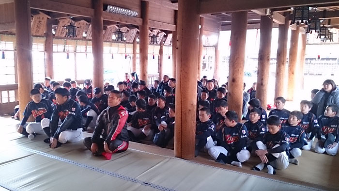 尾張ボーイズ　必勝祈願 !! 　国府宮神社　本堂